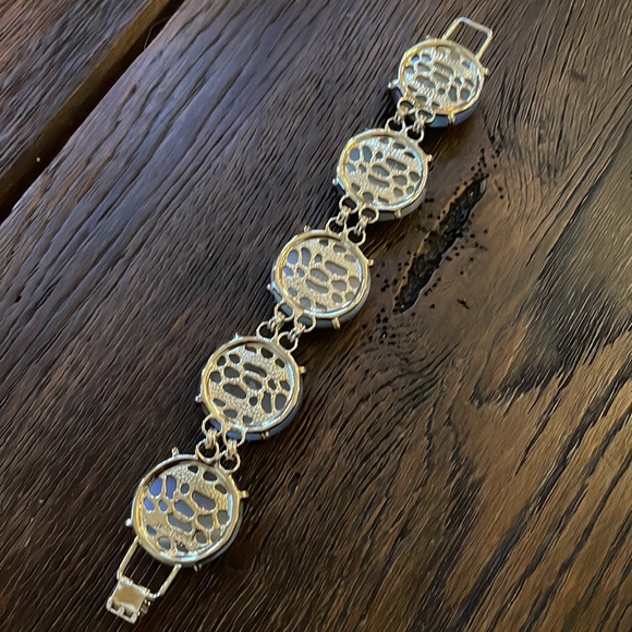 Kendra Scott Cassie Round stone slate/ gold bracelet . New like condition - Picture 6 of 6